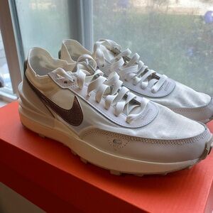 Nike Waffle One Ess Size 7.5